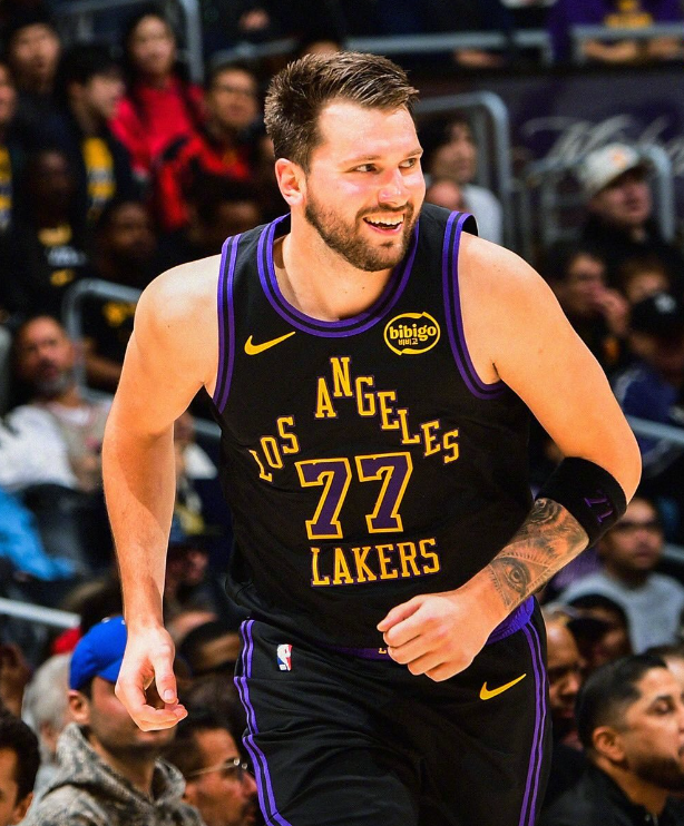 乐鱼leyu官方网站-詹姆斯造NBA神迹！东契奇42+5+12完胜哈登，湖人轻取骑士18战16胜
